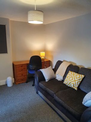 6 bedroom house - Photo 1