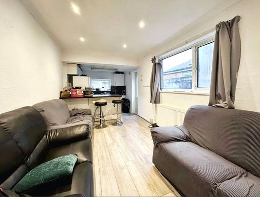 4 bedroom terraced house to rent - Photo 1