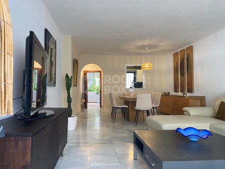 Elegant Ground Floor Apartment in Marbella's Puerto Banus - Photo 3