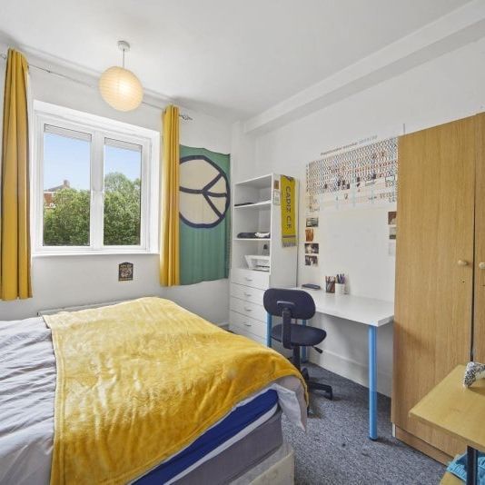 4 Bed Flat, Godwin Court, NW1 - Photo 1