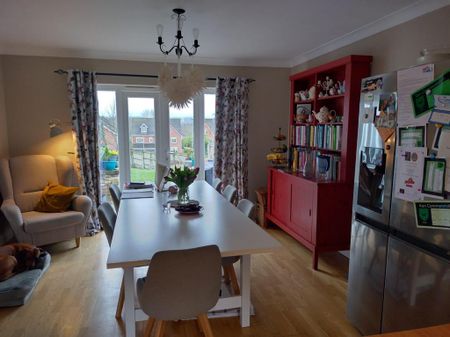 4 bedroom detached house to rent - Photo 5