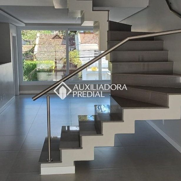 Casa com 3 quartos e 203m² para alugar em Higienópolis, Porto Alegre. - Photo 1