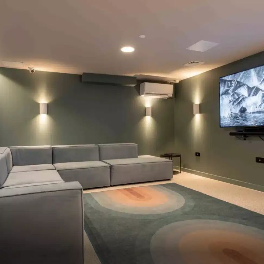 Gold Studio-2627 - Photo 1