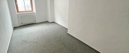 Gemütliche Single-Wohnung mit Einbauküche auf dem Markt - Photo 1