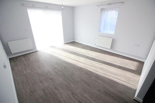Dedworth Road, Windsor - Photo 1