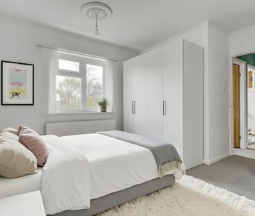 3 bedroom semi-detached bungalow to rent - Photo 2