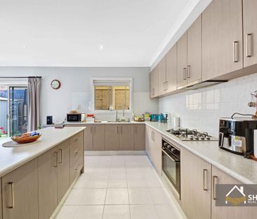 Spacious Family Living Opposite Beautiful Parklands - With Solar Sa... - Photo 6