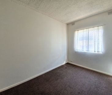 DOWNSTAIRS UNIT, AMAZING LOCATION! - Photo 6