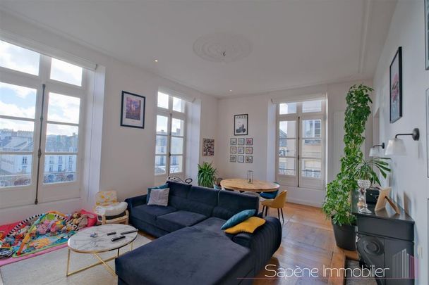 Vaste T4 Centre-ville - Place de la Mairie - Photo 1