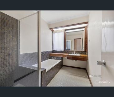 2 Belvedere Avenue, Wheelers Hill, Vic 3150 - Photo 6