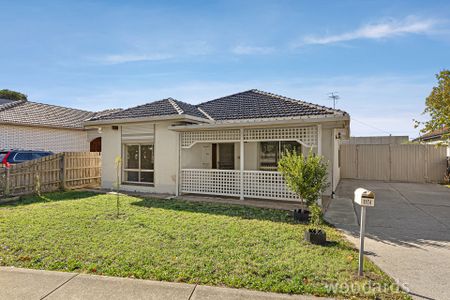 Spacious Family Home in Prime Fawkner Location - Photo 2