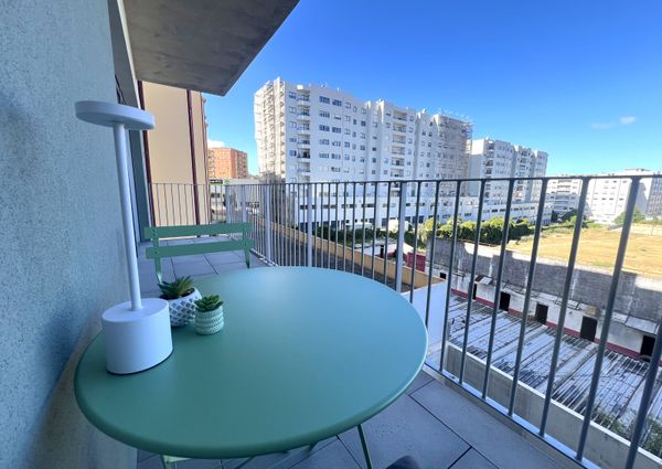 Apartamento T1 para Arrendamento com Varanda e Lugar de Estacionamento em Paranhos