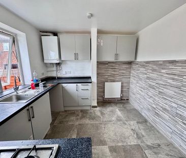 3 bedroom terraced house to rent - Photo 4