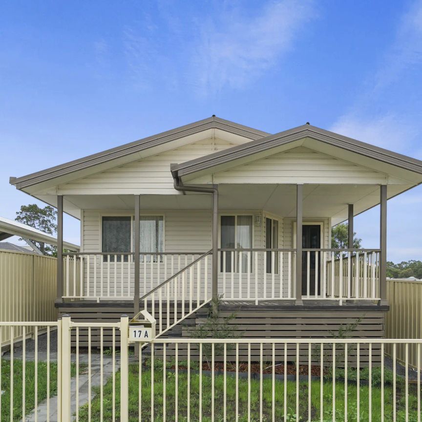 CUTE AS A BUTTON - Photo 1