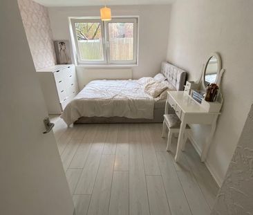 1 Bed Flat, London, E16 - Photo 3