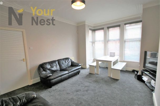 Room 2, Estcourt Terrace, Headingley, LS6 3EX - Photo 1