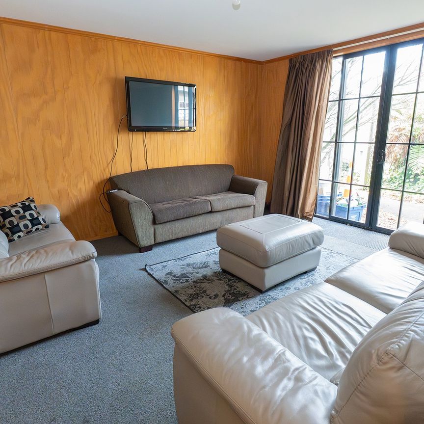 Boarding House Room - Photo 1