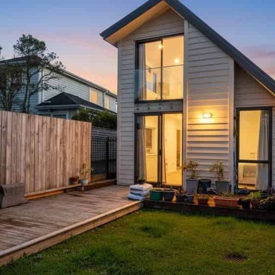 Luxury 3-Bedroom Home with Golf Course Views - Photo 1