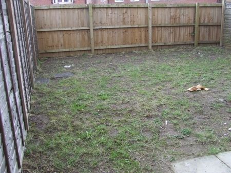 4 Bed Semi-Detached House, Alderglen Road, M8 - Photo 3