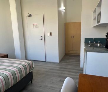 Renovated studio unit with AC in Broadway - Photo 3