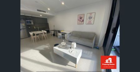 Nearly new One-Bedroom luxury Apartment full furnished and appliances - Photo 2