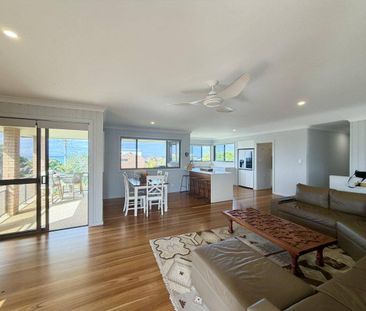 Spacious Coastal Family Home with Ocean Views & Pool - Wallabi Point - Photo 4