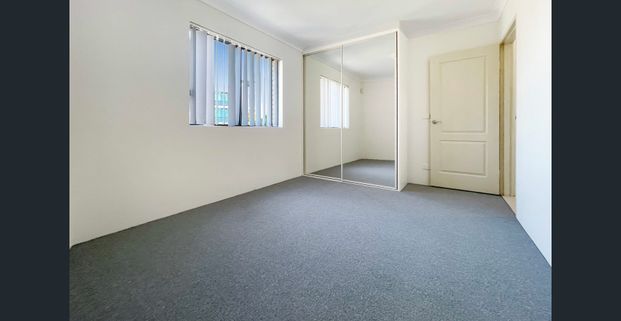 Modern two bedroom apartment with stunning city views - Photo 1