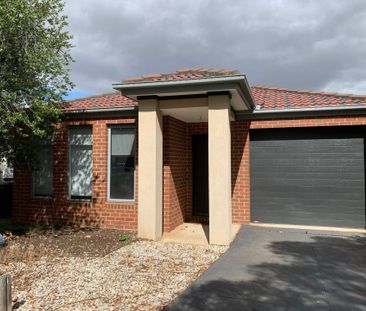 Spacious Family Living in Tarneit - Photo 3