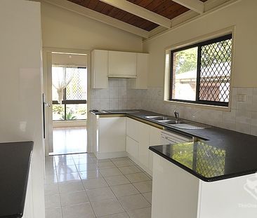 Spacious Family Home in a Quiet Cul-de-Sac - Walk to Sunnybank Hill... - Photo 4
