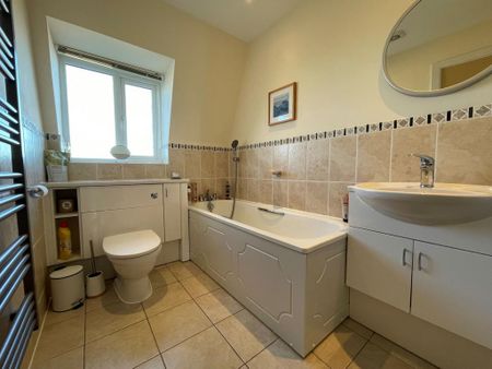 2 bedroom penthouse to rent - Photo 2