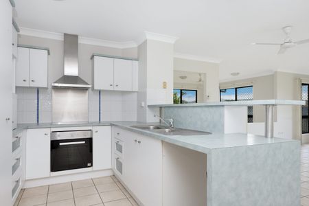 SPACIOUS FAMILY HOME IN A QUIET KIRWAN CUL-DE-SAC! - Photo 4