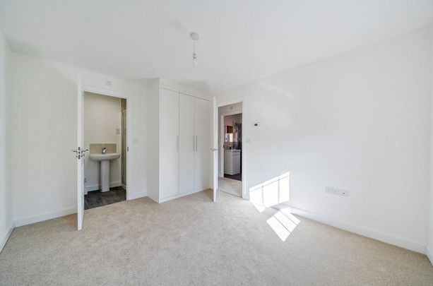 4 bedroom property to rent - Photo 1