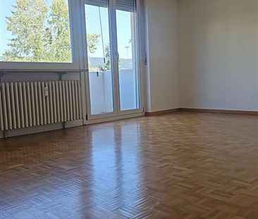 ATTRAKTIVE 5-ZIMMERWOHNUNG AN RUHIGER LAGE IN REINACH - Photo 1