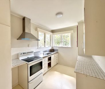 Spacious Family Home - Photo 3