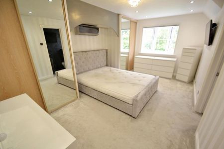 4 bedroom detached house to rent - Photo 4