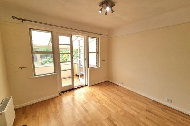 Mill Road, FAREHAM - Photo 1