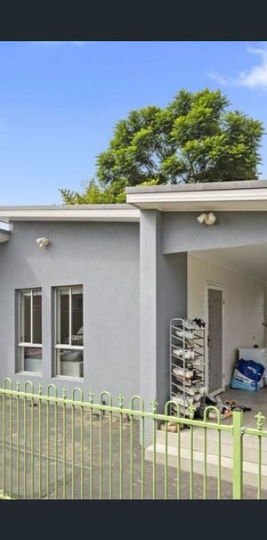 Modern Two Bedroom Granny Flat with Air Conditioning! - Photo 1