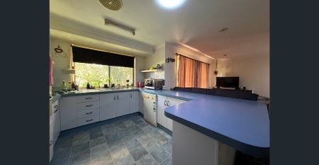 Three bedroom villa in a great location - Photo 3