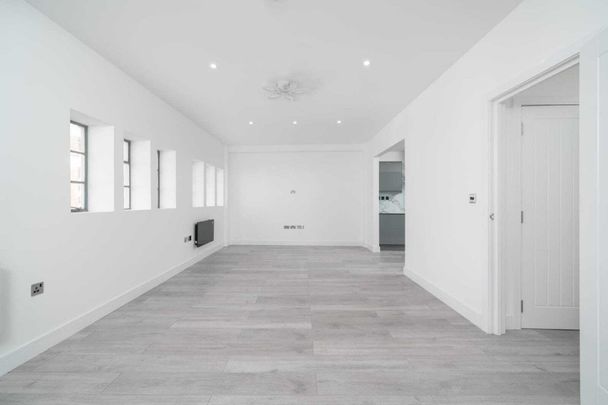 High Street - Photo 1