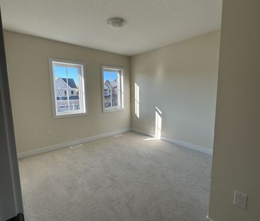 For Lease - 90 Sunflower Crescent, Thorold, Ontario - Photo 6