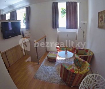 Pronájem bytu 1+kk • 40 m² bez realitkyNad Santoškou, Praha - Smíchov - Photo 1