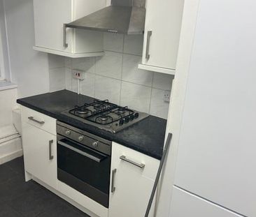 2 Bed Maisonette, Culling Road, SE16 - Photo 2