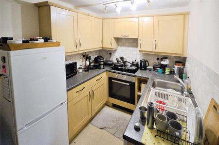 2 bedroom flat to rent - Photo 2