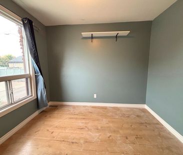 $1,599 / 2 br / 1 ba / 518 Cannon St E unit 2 - Photo 1