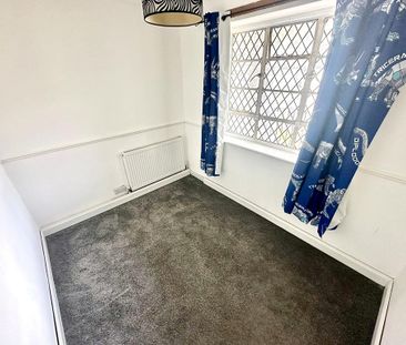 3 bedroom flat to rent - Photo 2