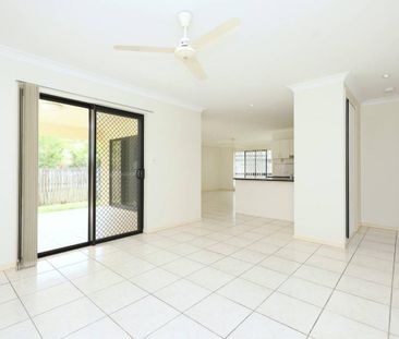 Fully Tiled and Airconditioned Family Home - Beautiful Kanimbla - Photo 2