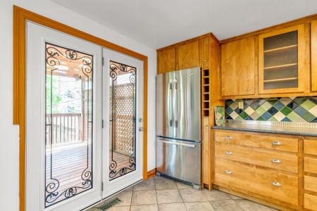 For Lease - 42 Forty First St Street, Toronto, Ontario - Photo 4