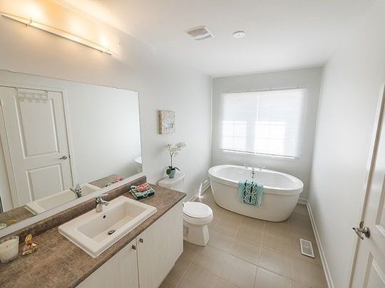 For Lease - 204 Bennett Street, Newmarket, Ontario - Photo 1