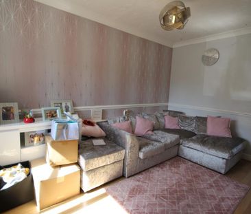 2 bedroom end of terrace house to rent - Photo 2