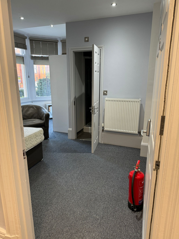 1 bedroom flat to rent - Photo 2